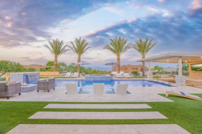 Mountain Views, Luxury, Heated Pool, Putting Green